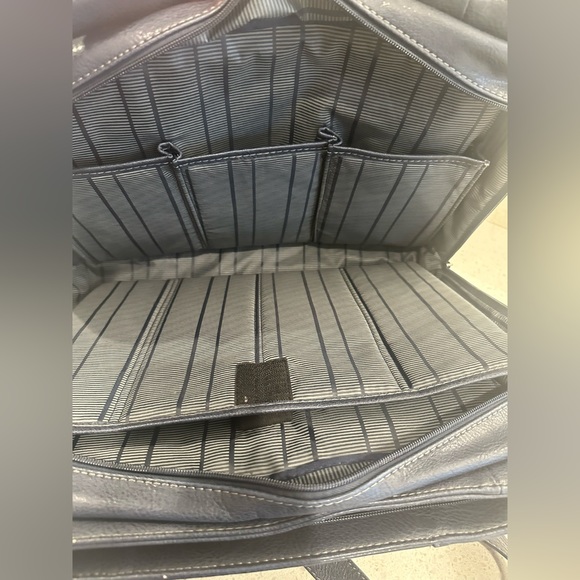 Kenneth Cole Reaction Briefcase - Picture 3 of 11